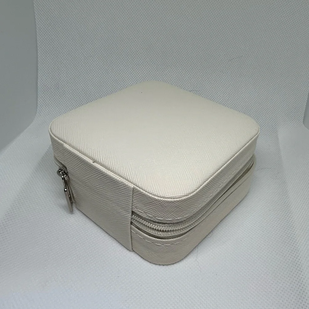 Chic‎ Cream Jewelry Storage Case